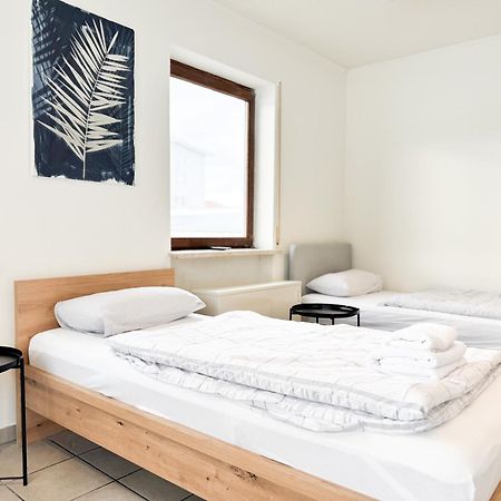 Modern Living Studios Karlsbad Exteriör bild
