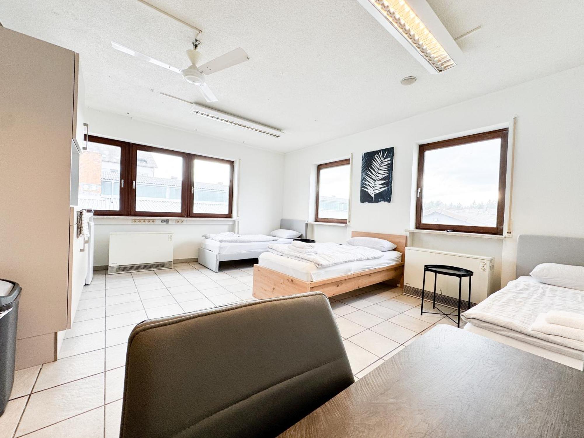 Modern Living Studios Karlsbad Exteriör bild